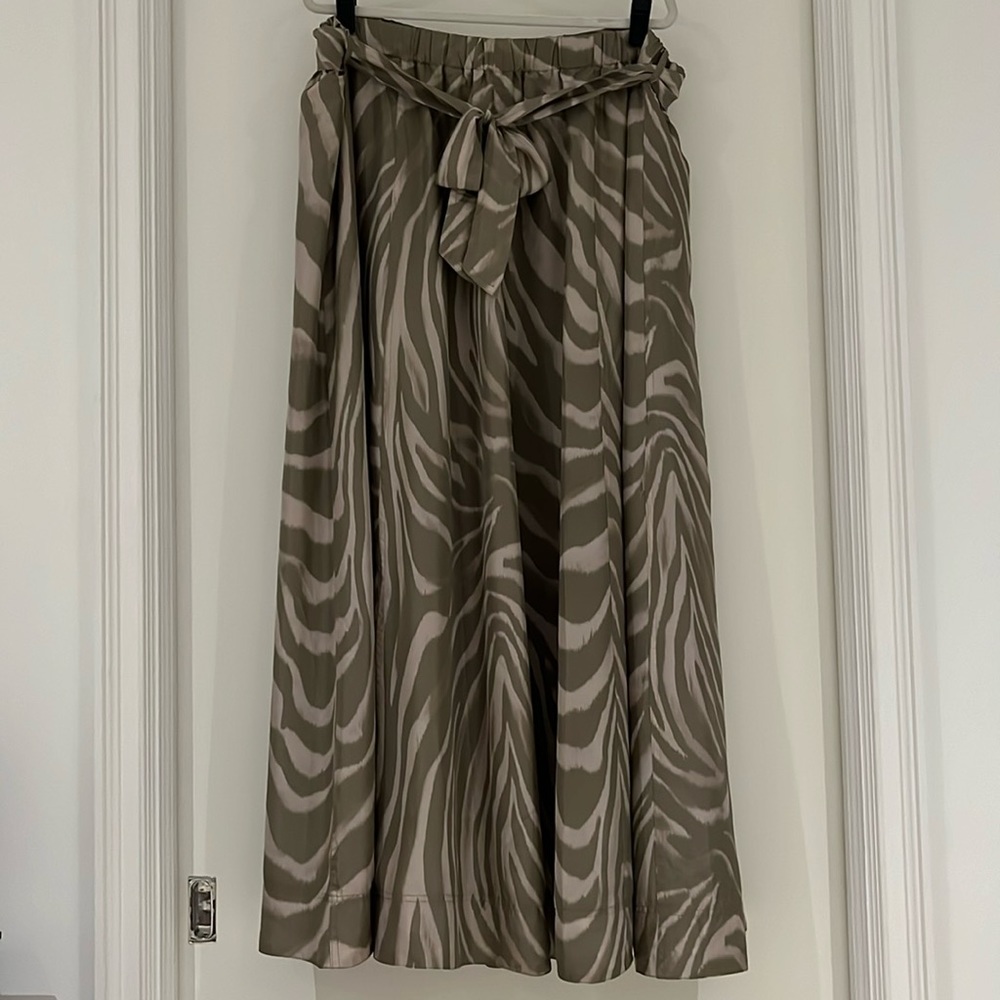 COPY - Banana Republic 100% Silk Skirt Size XXL